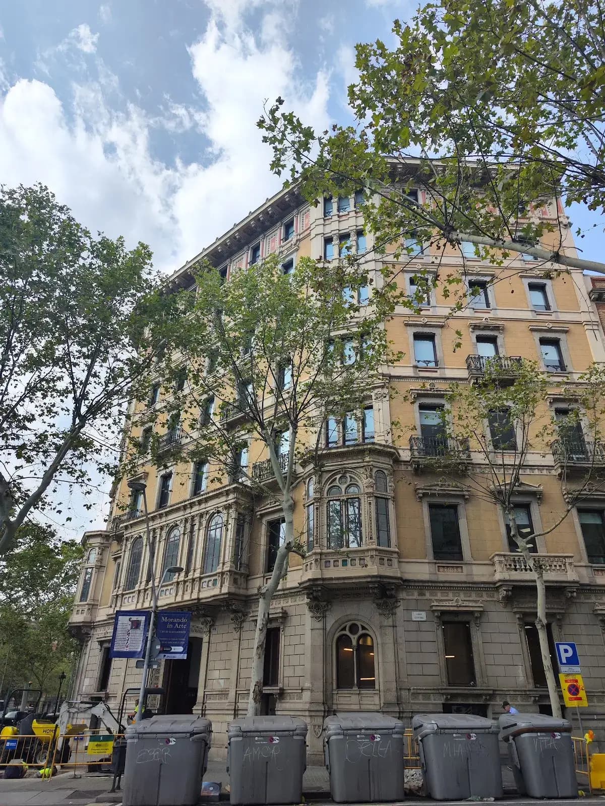 Spaces - Plaça Universitat interior photo 3