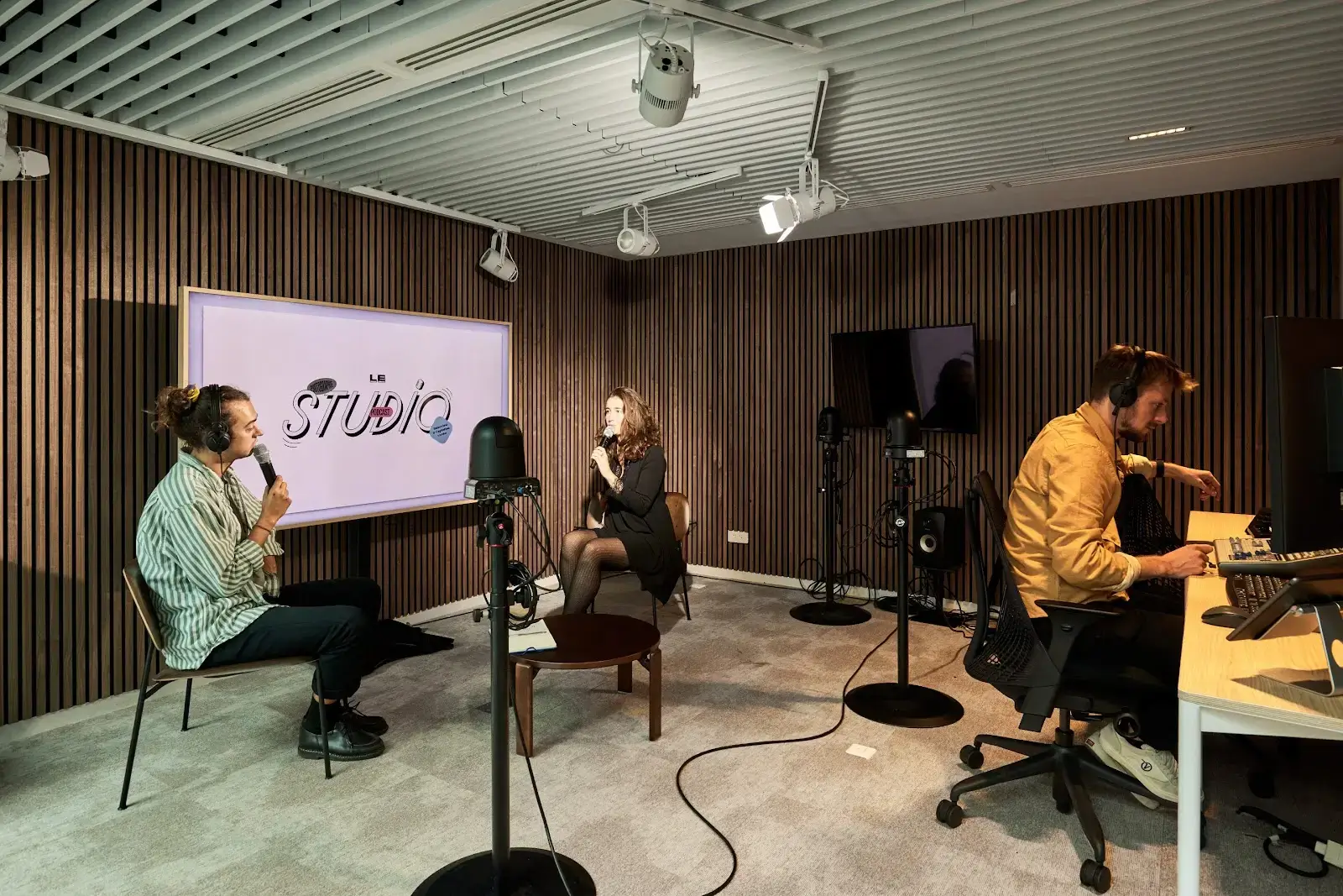 Morning, Laffitte interior photo 3