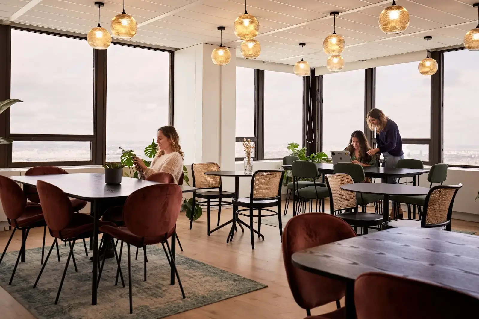 Morning, Montparnasse interior photo 4