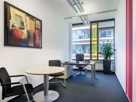 Regus Frankfurt AOC Hanauer Landstraße interior photo 9