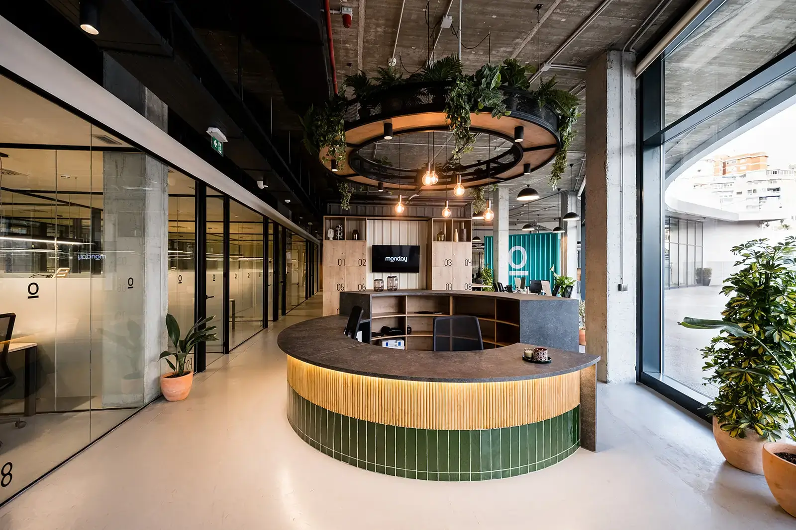 Monday Muelle Uno interior photo 2