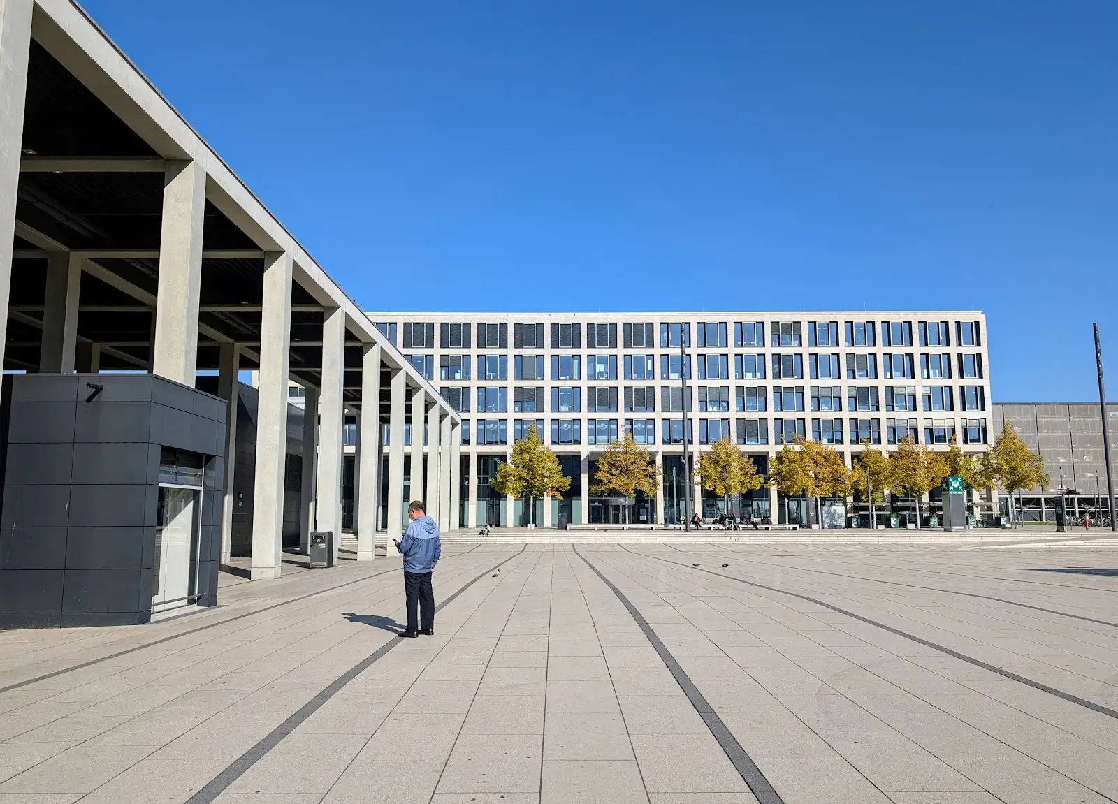 Regus Berlin Brandenburg Airport interior photo 3
