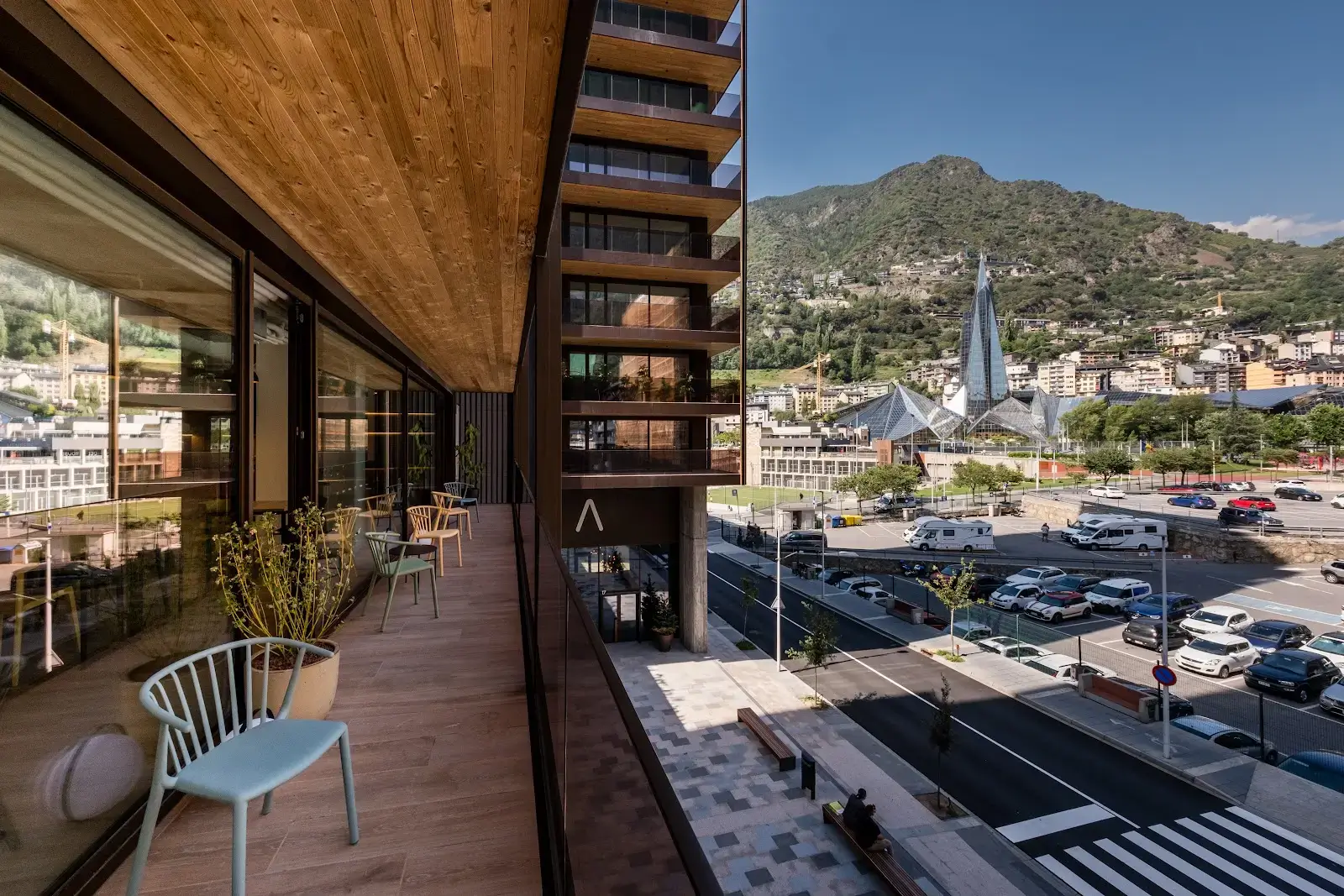 Monday Escaldes interior photo 3