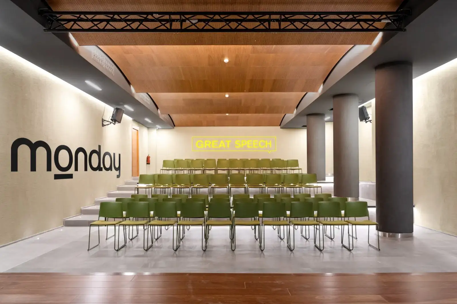 Monday Cibeles interior photo 2