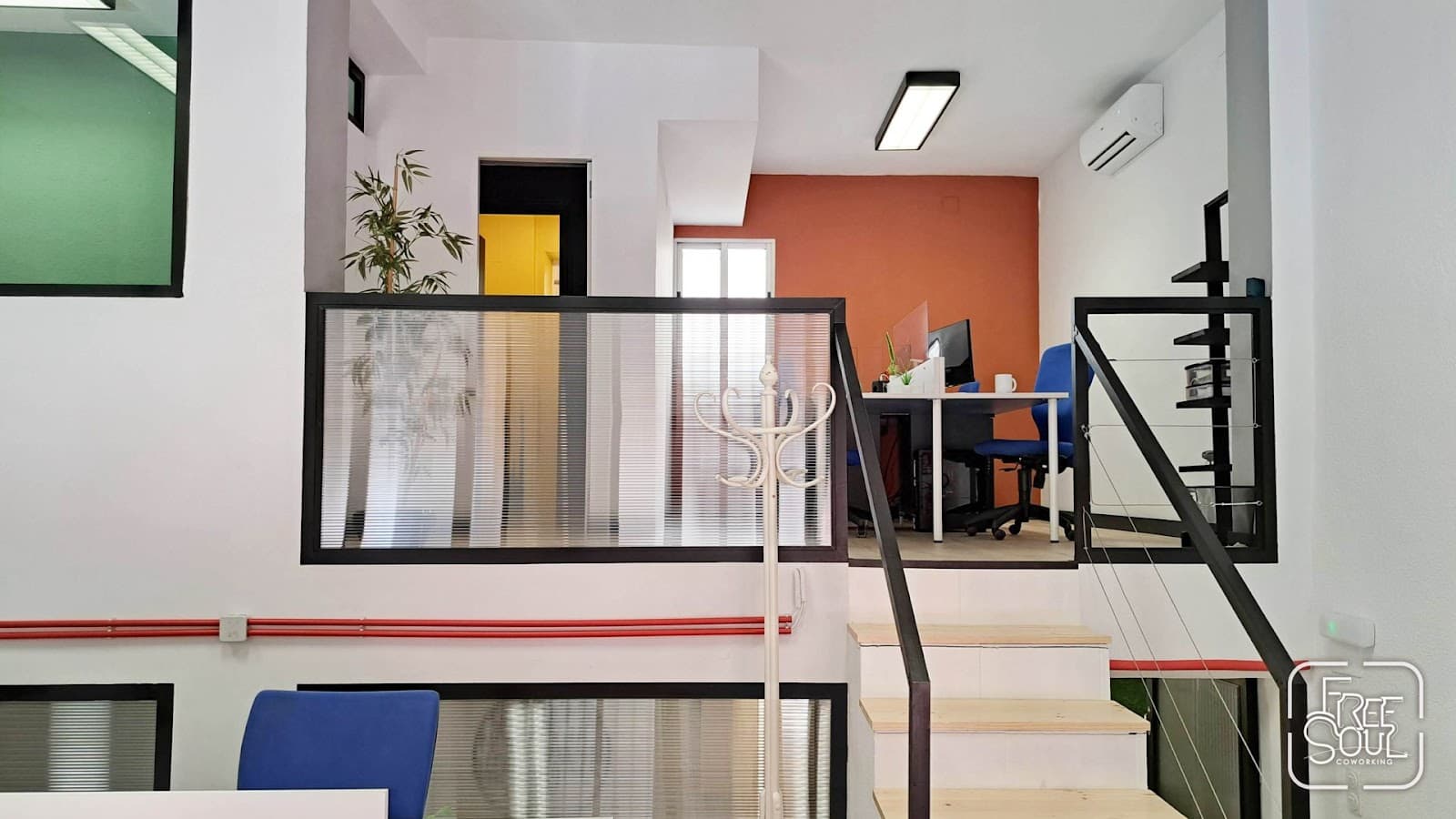 FreeSoul Coworking interior photo 4