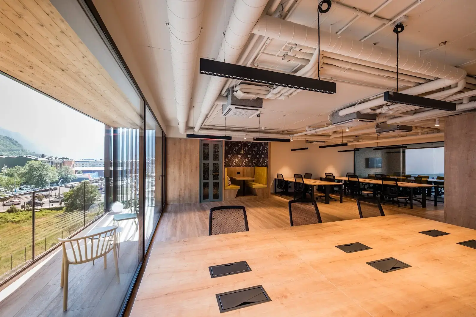 Monday Escaldes interior photo 6