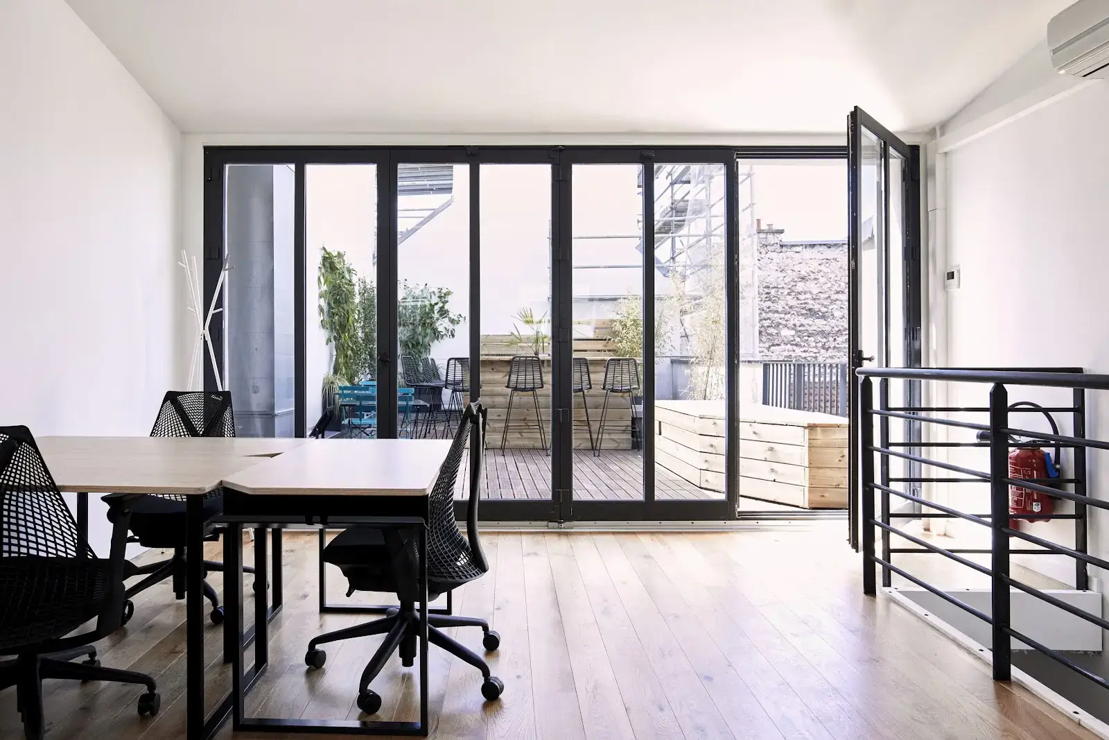 Morning, Ledru-Rollin interior photo 2