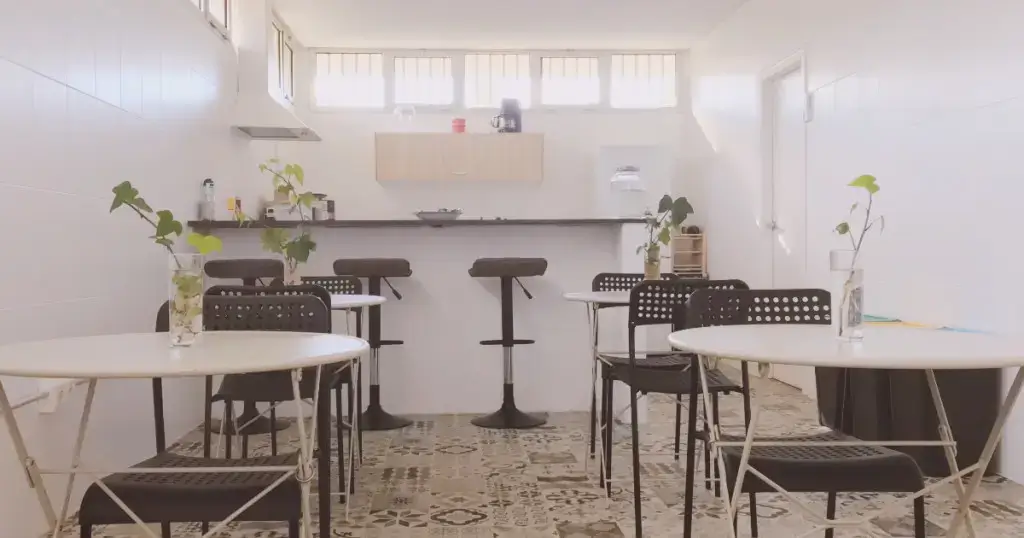 Simple Social Hub - Community · Coworking · Coliving interior photo 5