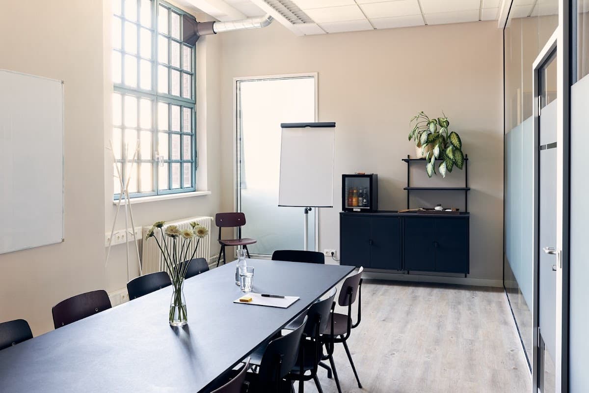 Unicorn Workspaces AEG 2 interior photo 3