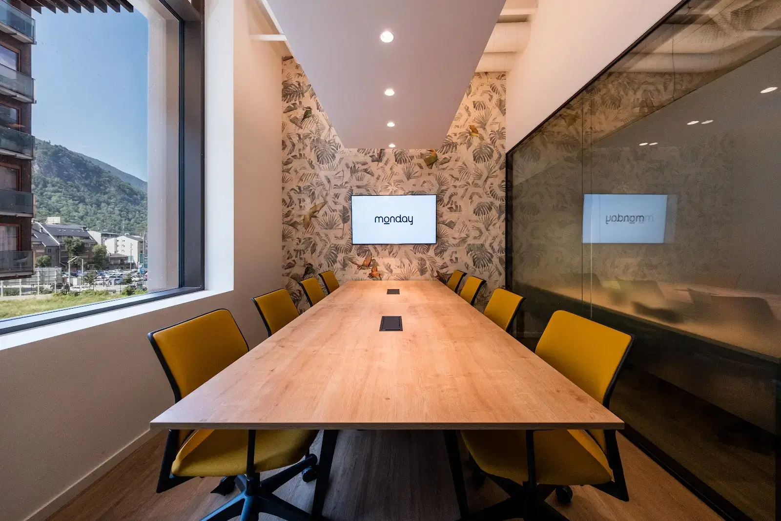 Monday Escaldes interior photo 8