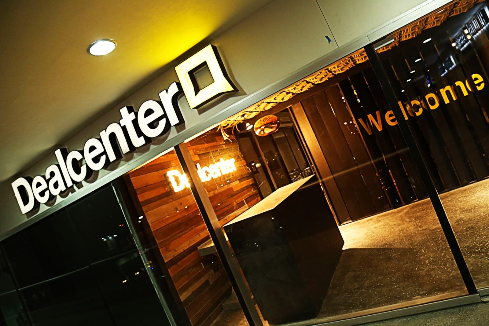 Dealcenter Gomez Morín interior photo 2