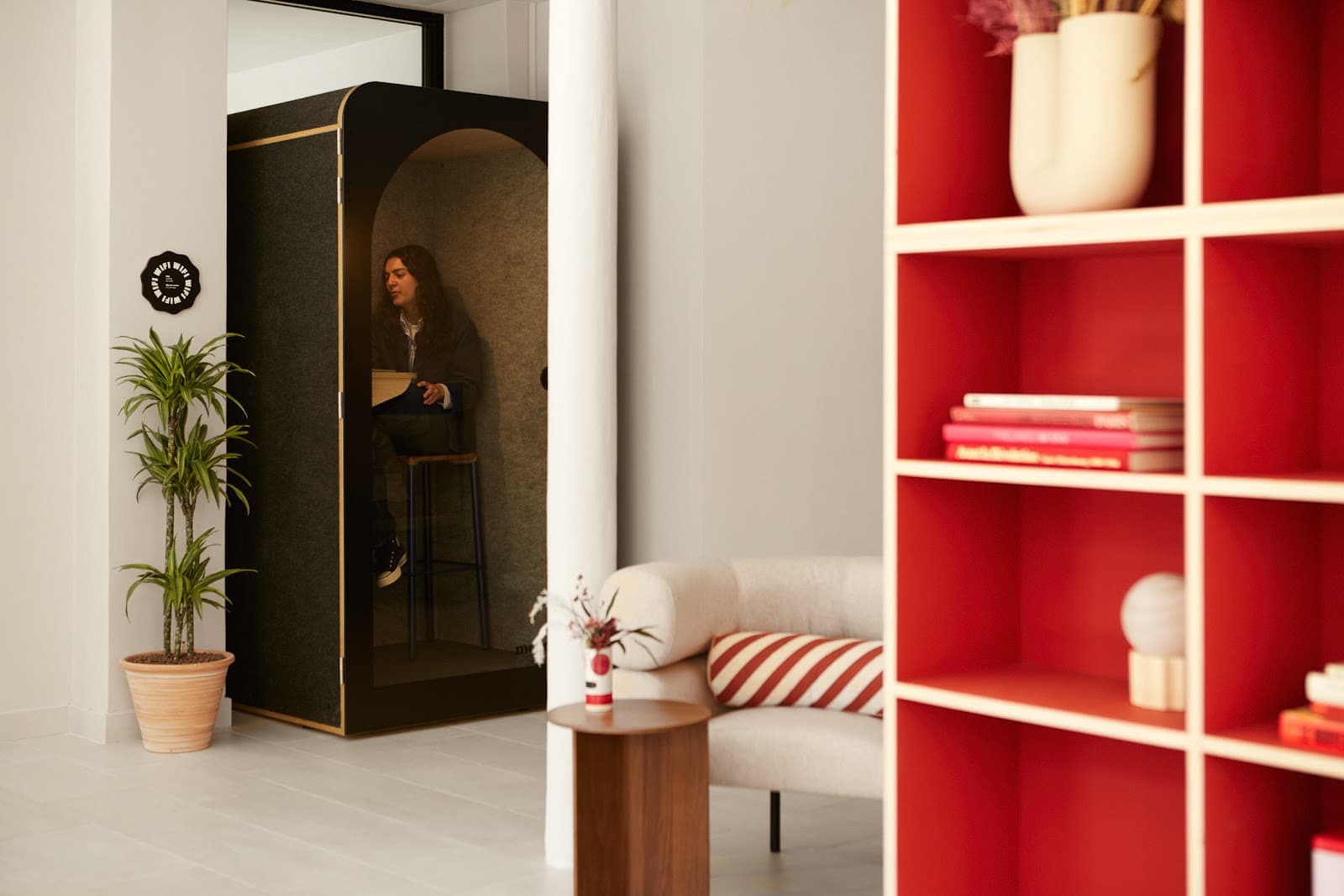 Morning, Beaurepaire interior photo 7