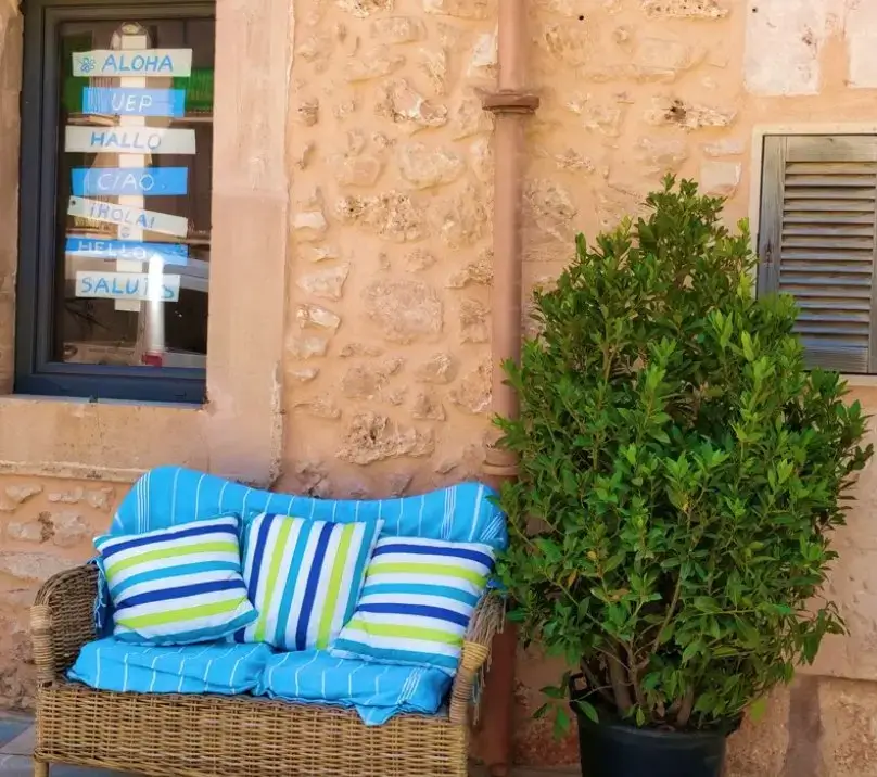 Rayaworx Coworking interior photo 7