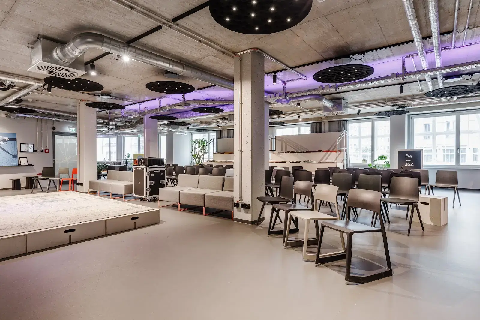 Design Offices Nürnberg Hauptbahnhof interior photo 9