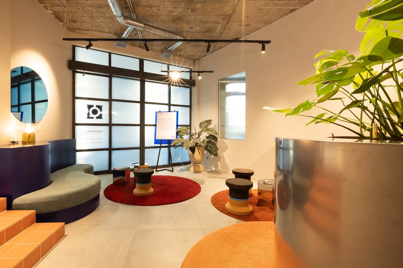 Headsquarter - The Elegant interior photo 2