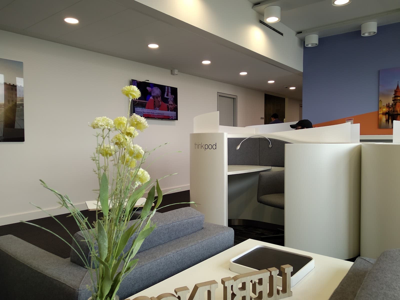 Regus Berlin Alexanderplatz interior photo 2