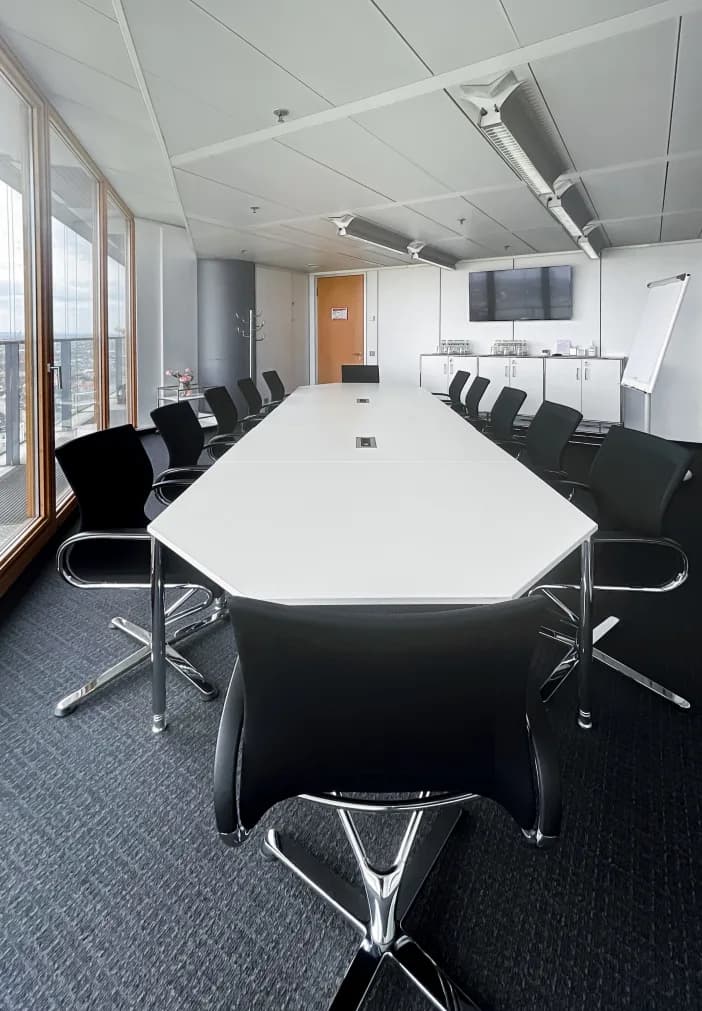 Signature by Regus Dusseldorf Stadttor 1 interior photo 2