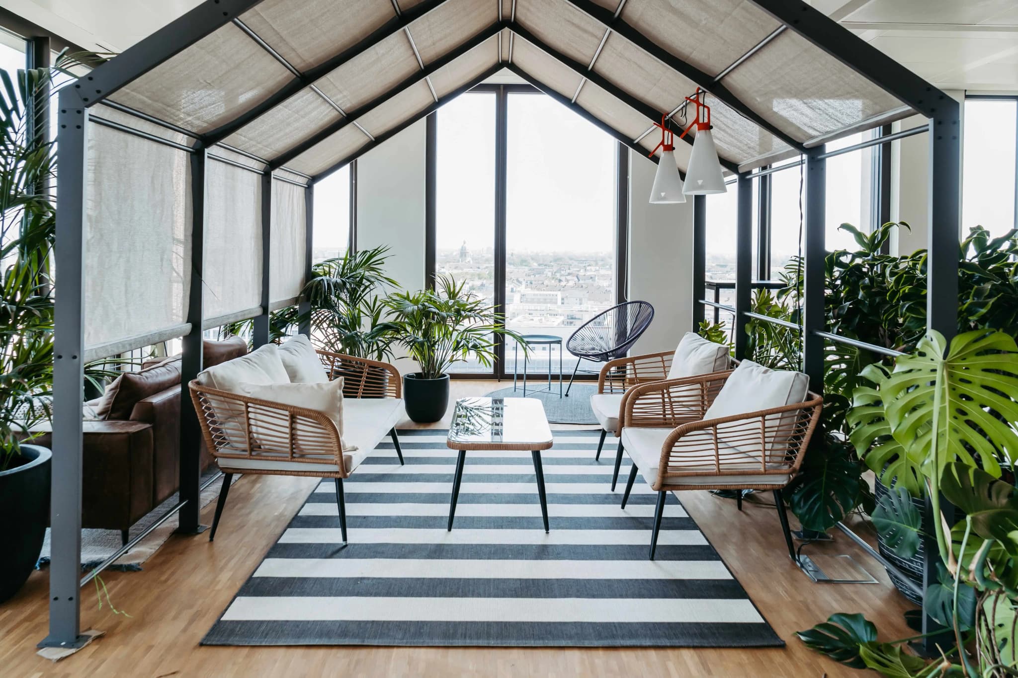 1000 Satellites Glückstein interior photo 3