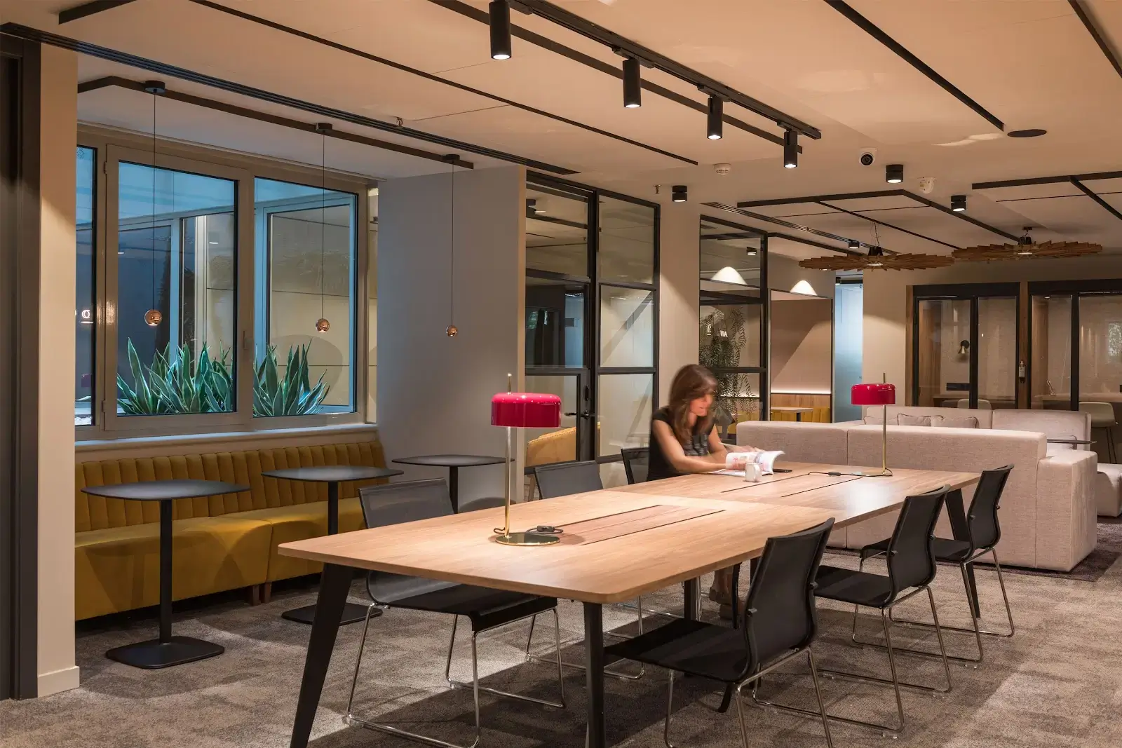 Gran Via Business & Meeting Center interior photo 3