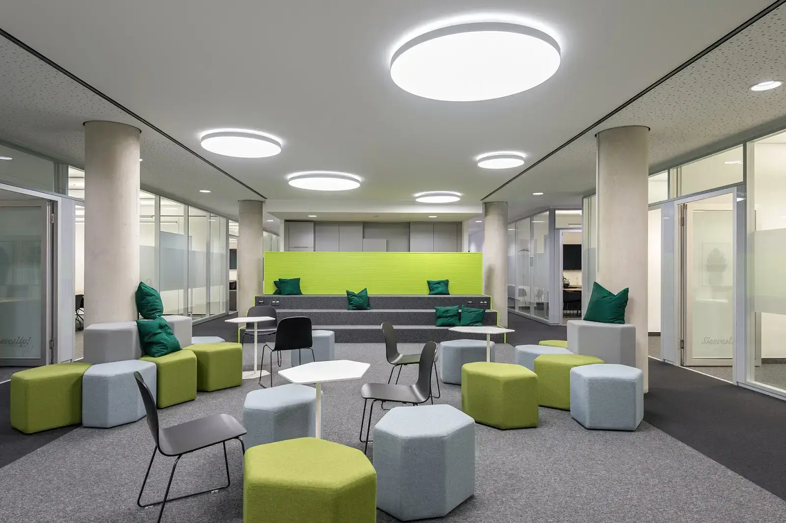 Rivvers Coworking Frankfurt Gallus interior photo 7