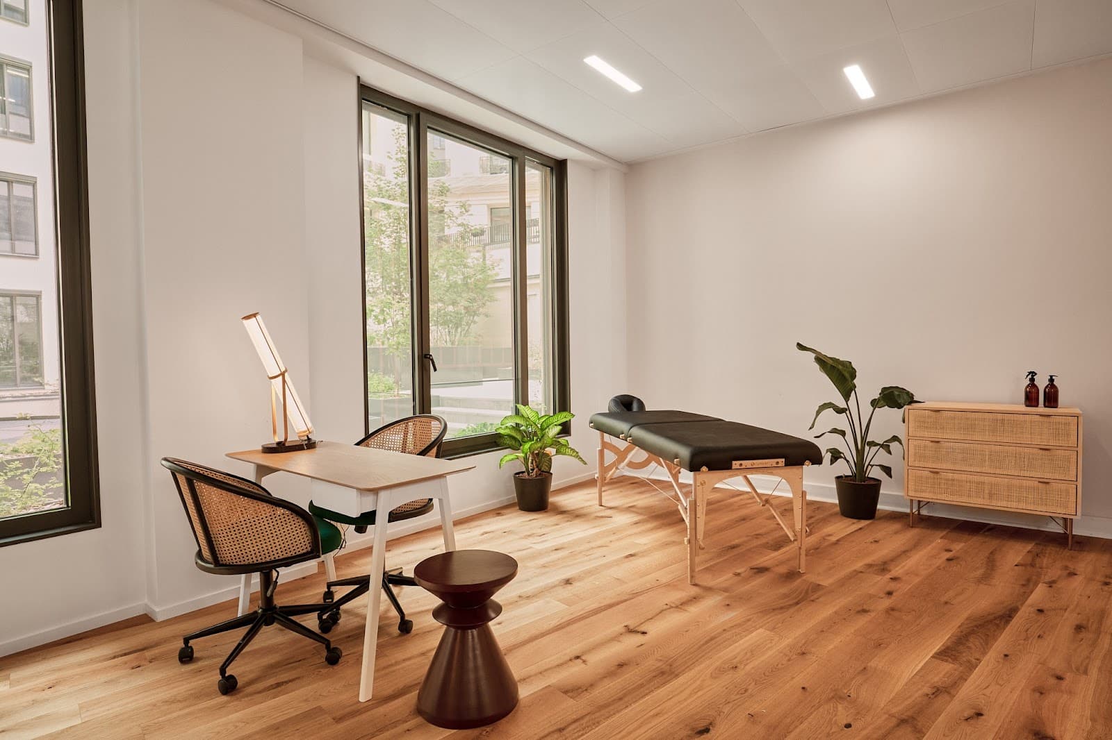 Morning, Faubourg Saint-Honoré interior photo 2