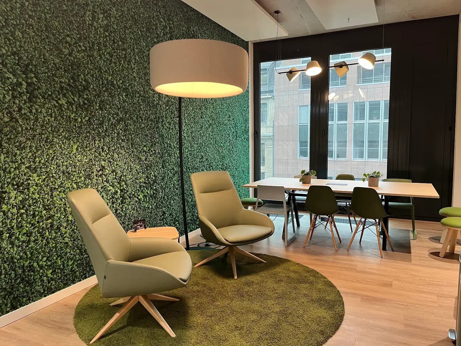 Rivvers Coworking Frankfurt Hauptbahnhof interior photo 2