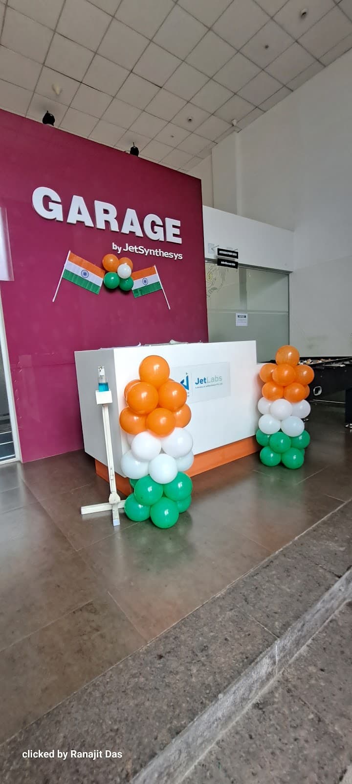 Garage Coworking Space interior photo 7