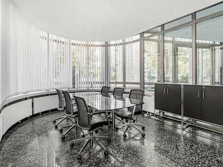 Regus Frankfurt Alte Oper interior photo 5