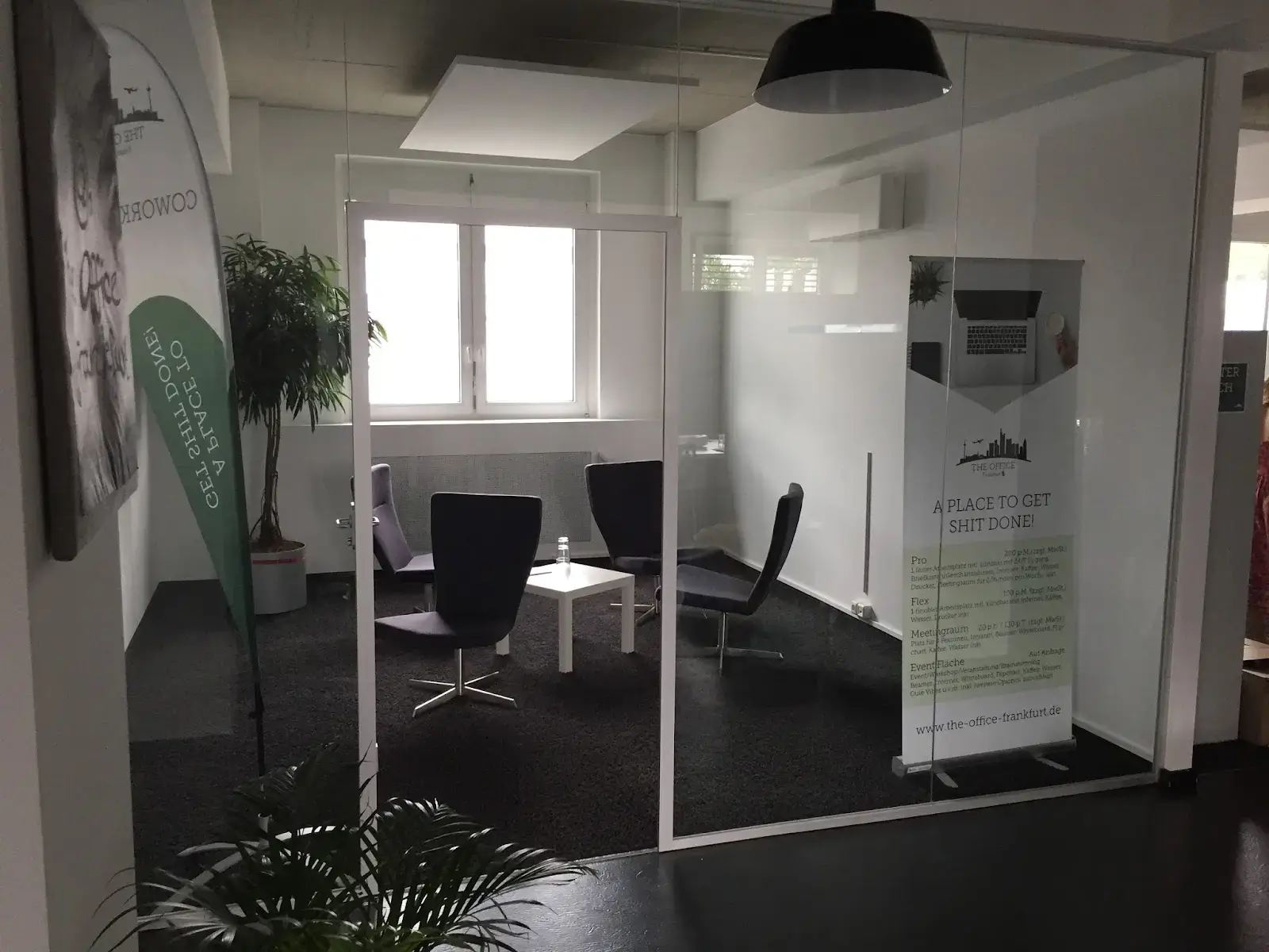 Rivvers Coworking Frankfurt Eastside interior photo 3