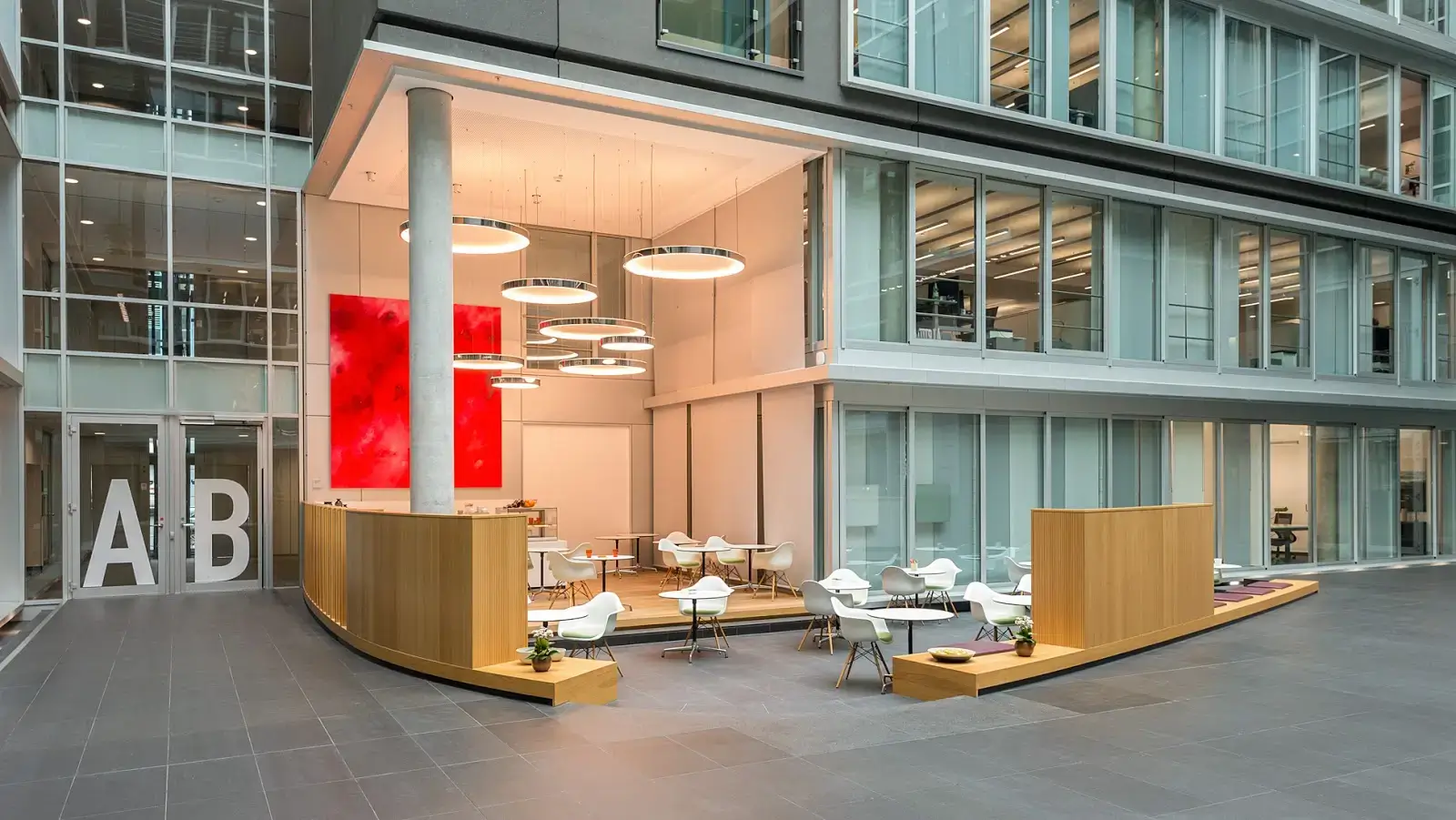 Rivvers Coworking Frankfurt Gallus interior photo 11