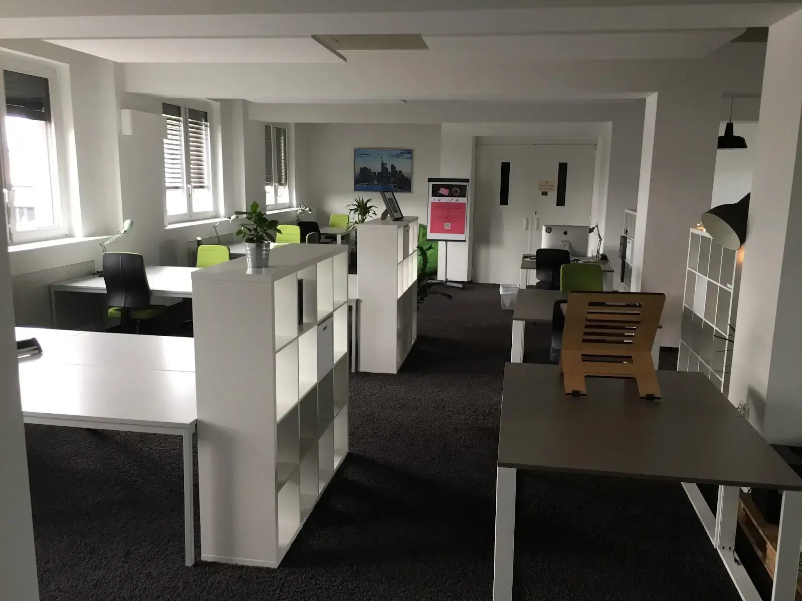 Rivvers Coworking Frankfurt Eastside interior photo 4