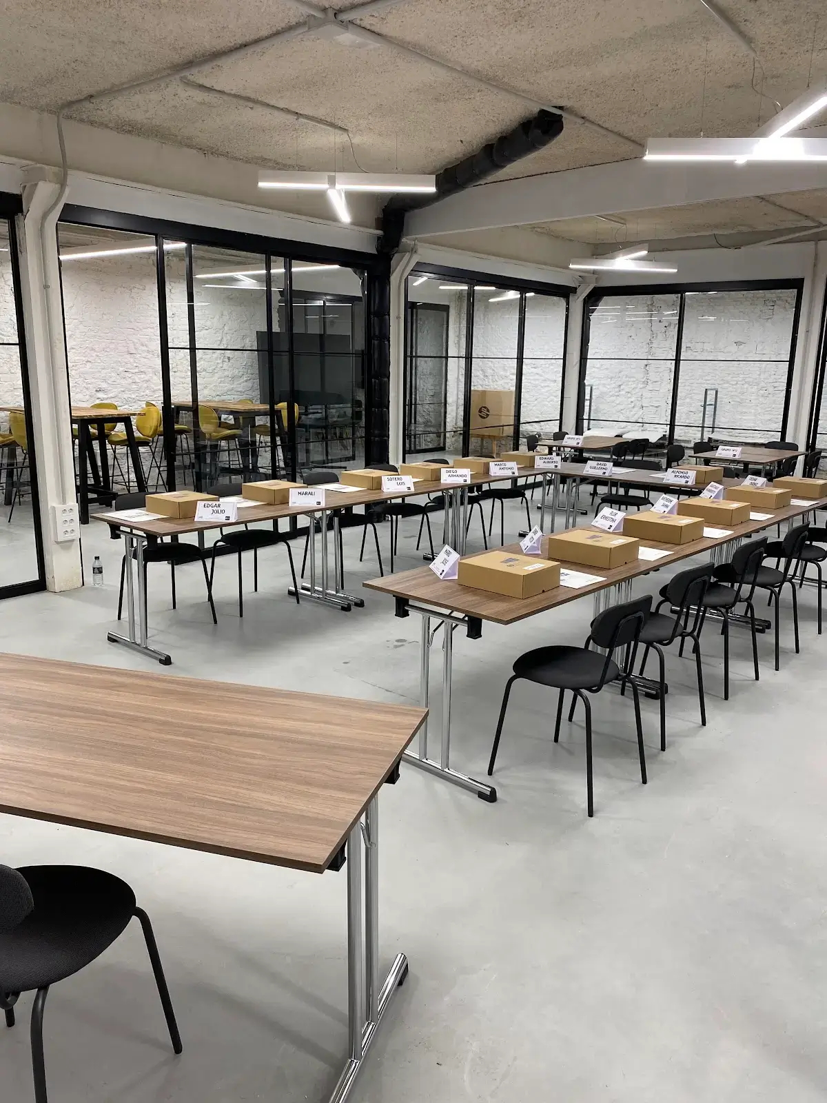 C9 SMART HUB interior photo 3