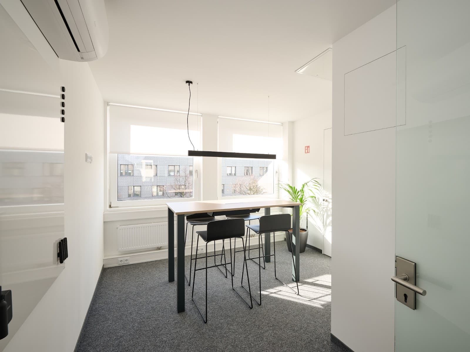 Rivvers Coworking Mannheim City interior photo 9