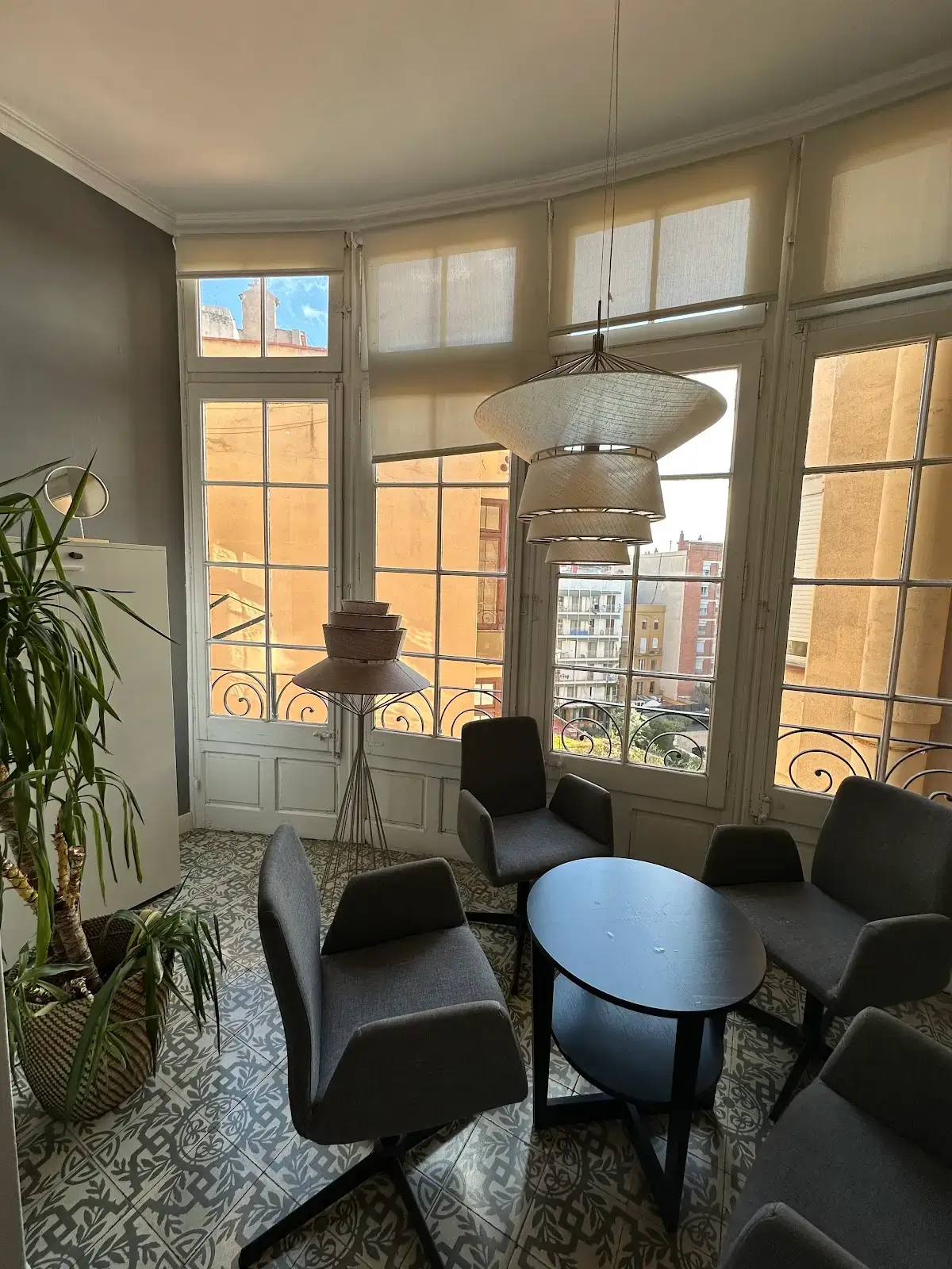 Wekow Business Community interior photo 4