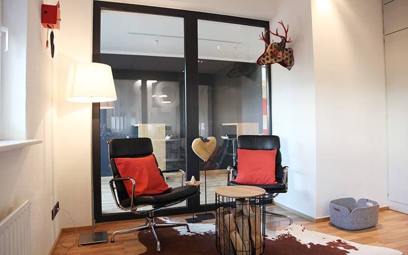 OFFICE & FRIENDS interior photo 8