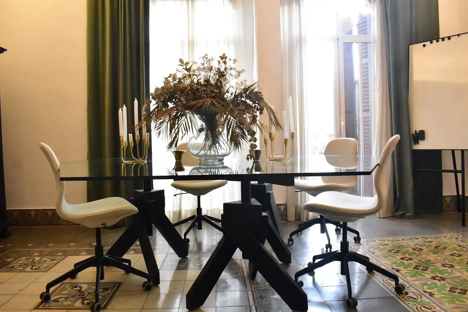 Palmapolitan interior photo 2