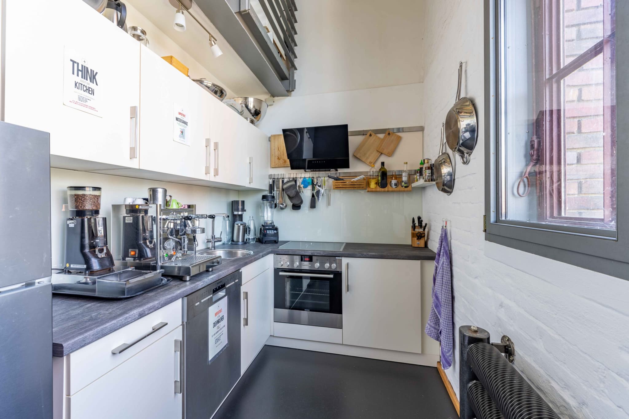 Thunderbolt Collective Kreuzberg interior photo 14