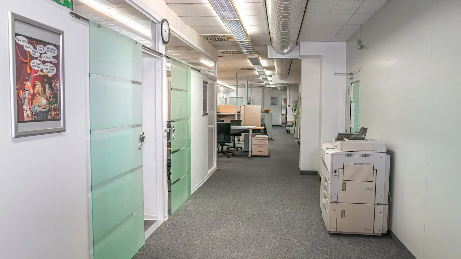 Satellitum interior photo 5