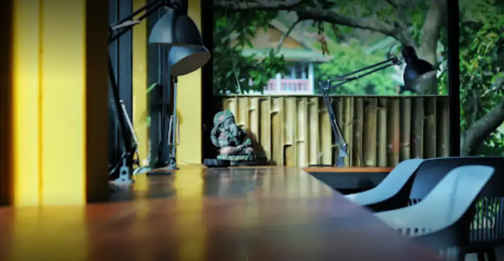 Inner Space interior photo 4