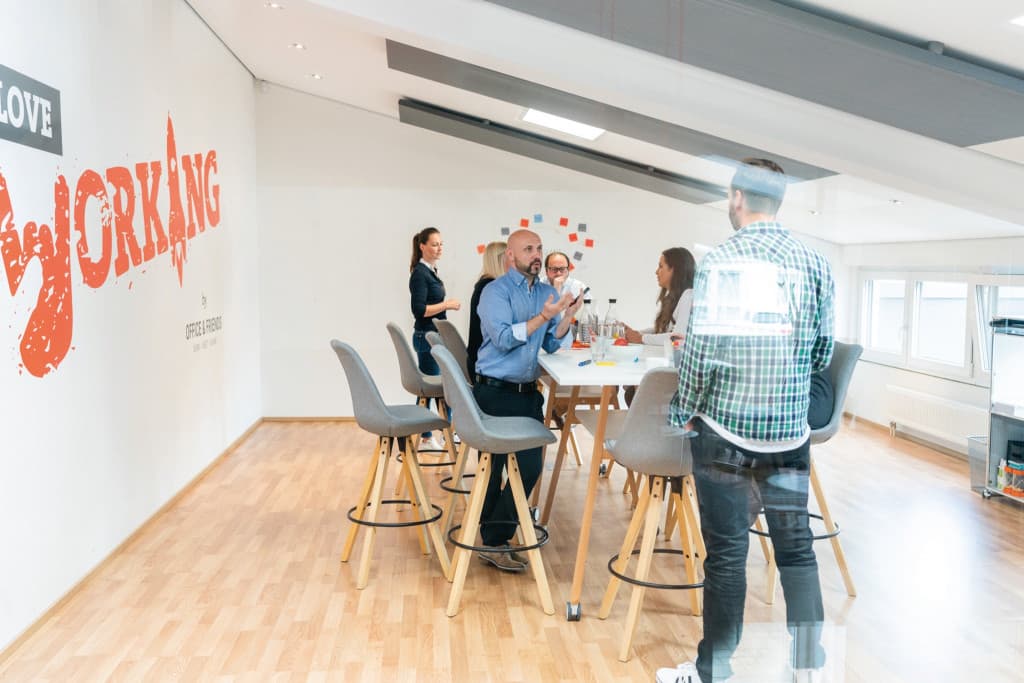 OFFICE & FRIENDS interior photo 2