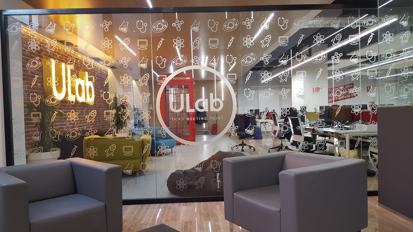 ULab IdeasMeeting Point interior photo 5