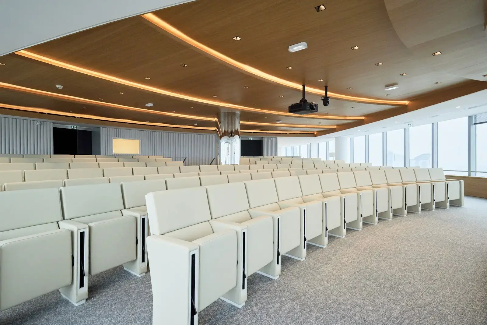 Morning, La Défense interior photo 6