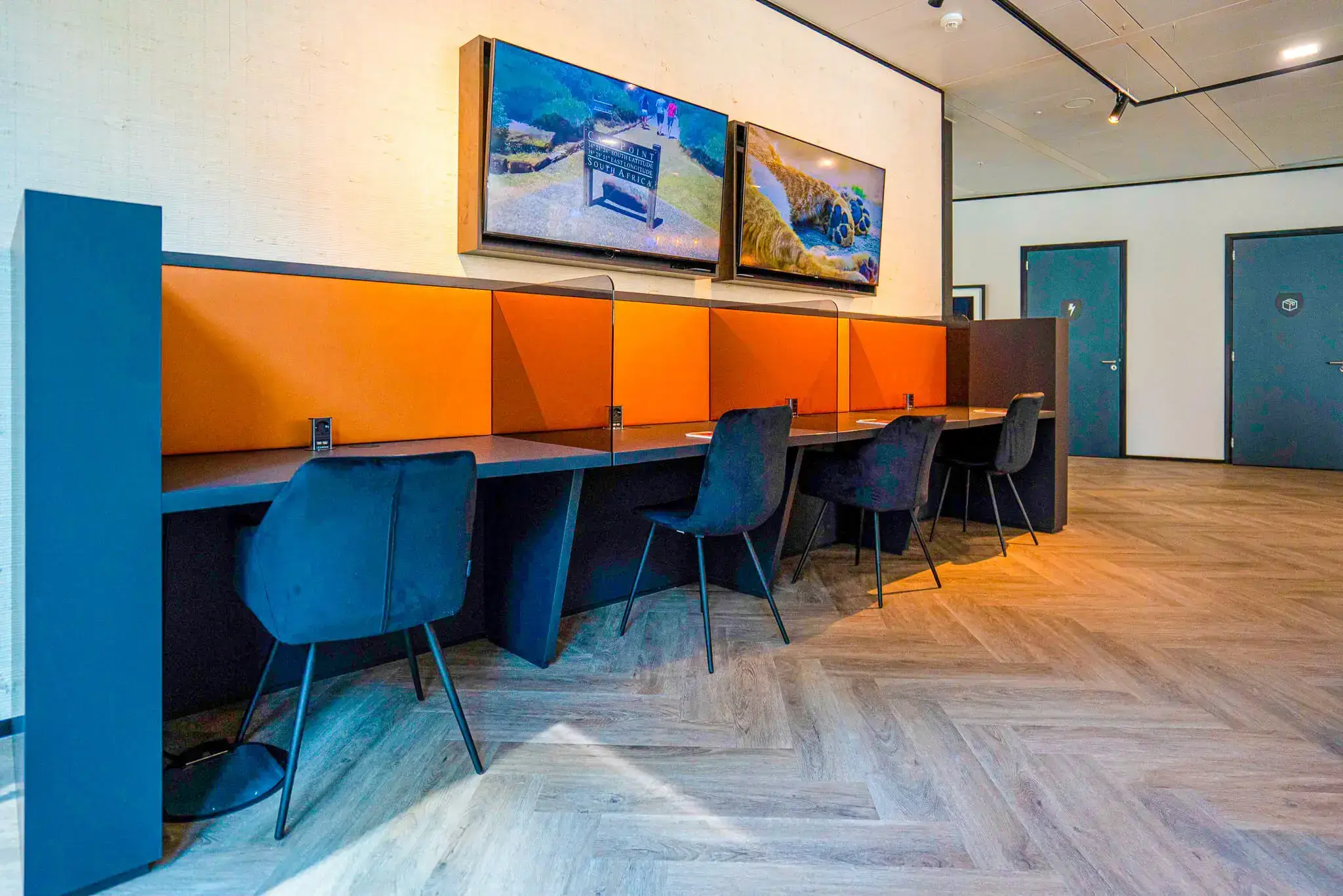 Tribes Frankfurt Marienforum interior photo 8