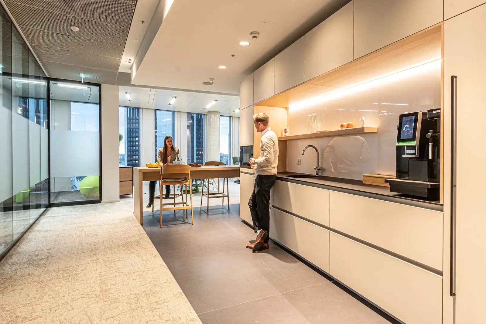 Rivvers Coworking Frankfurt Senckenberg‑Turm interior photo 3