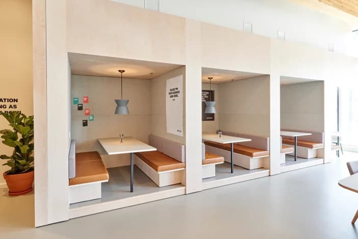 Regus Dusseldorf Johannstraße interior photo 2