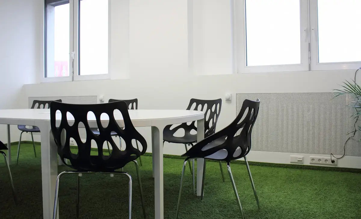 Rivvers Coworking Frankfurt Eastside interior photo 9