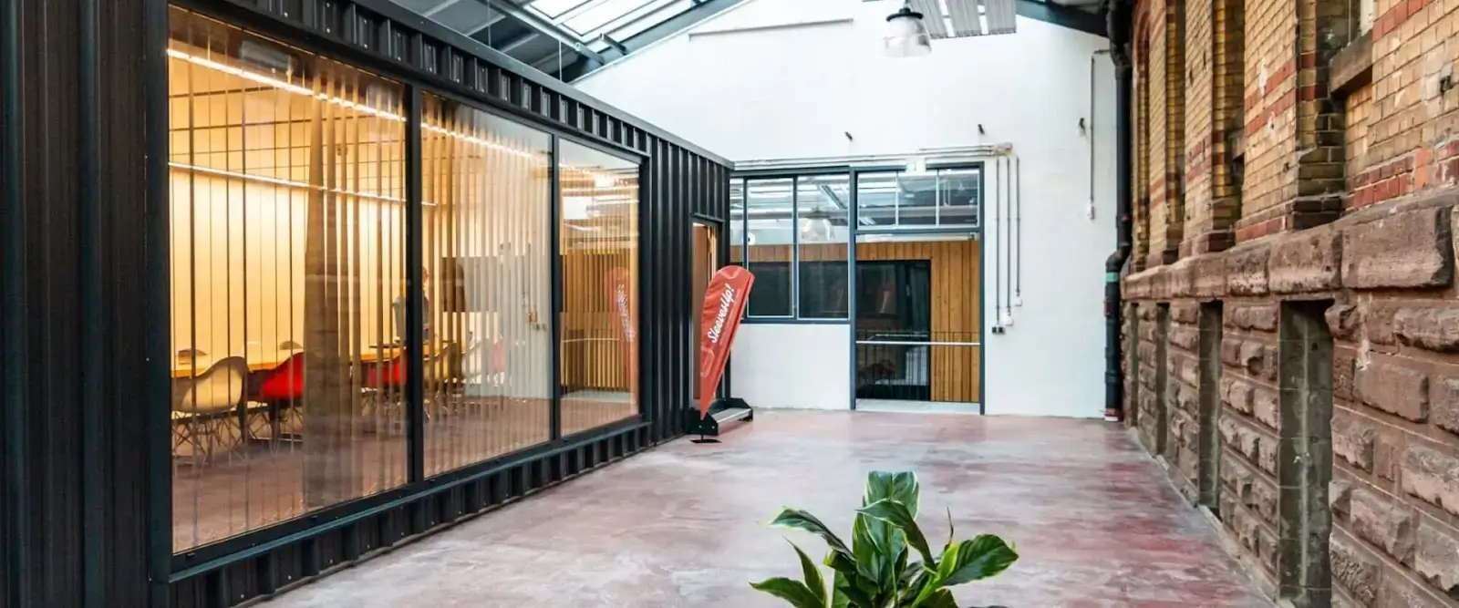 SleevesUp! Ludwigsburg City interior photo 11