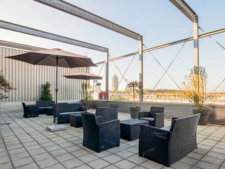 Regus Augsburg Hauptbahnhof interior photo 8