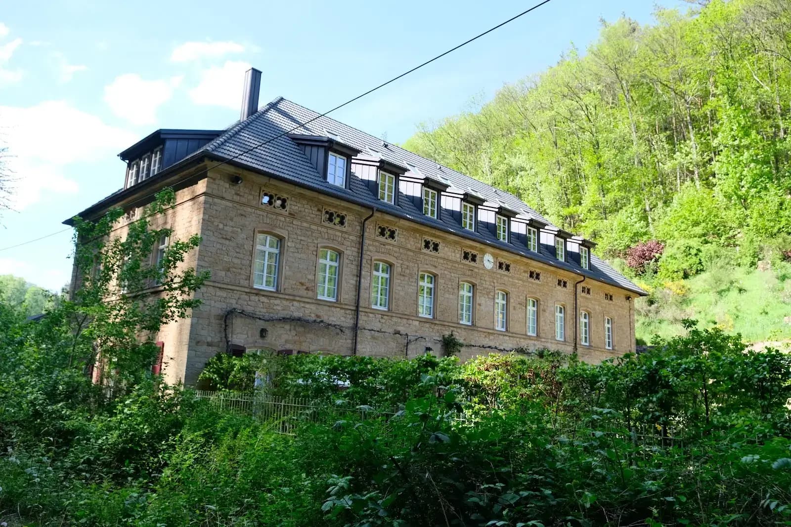 Goodspaces Forest Retreat interior photo 2