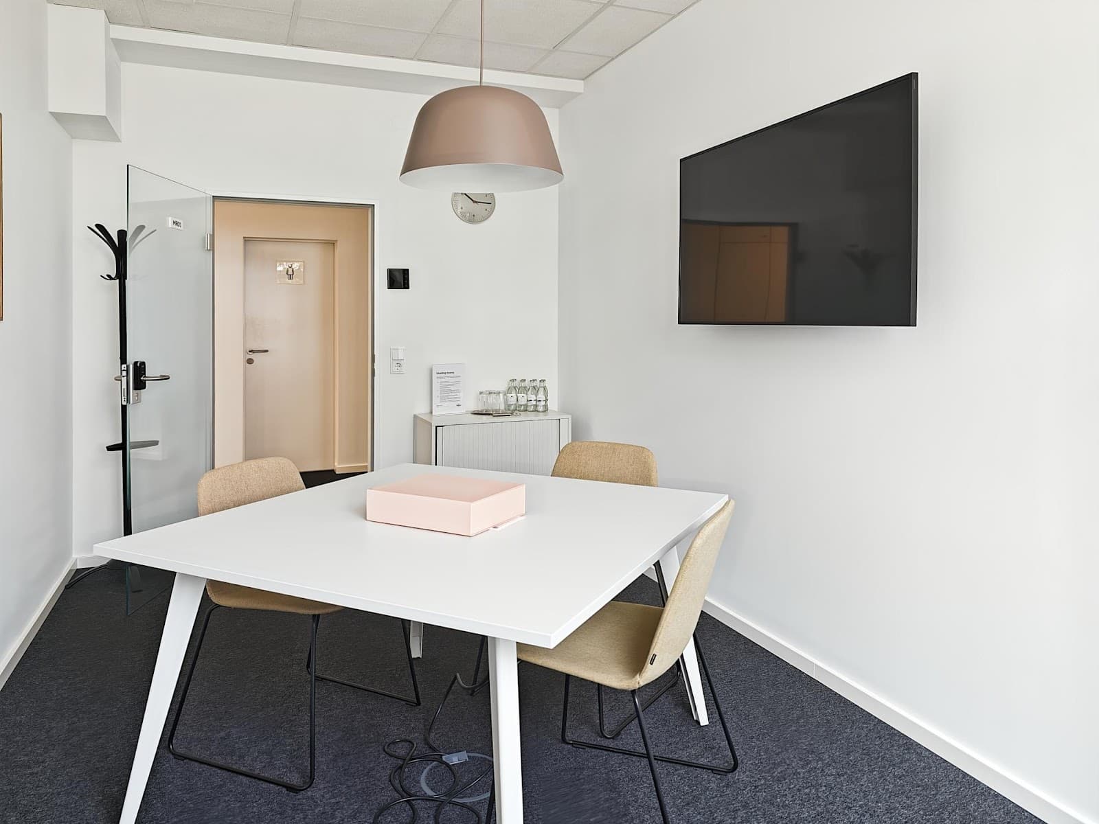 Regus Darmstadt Rößlerstraße interior photo 8
